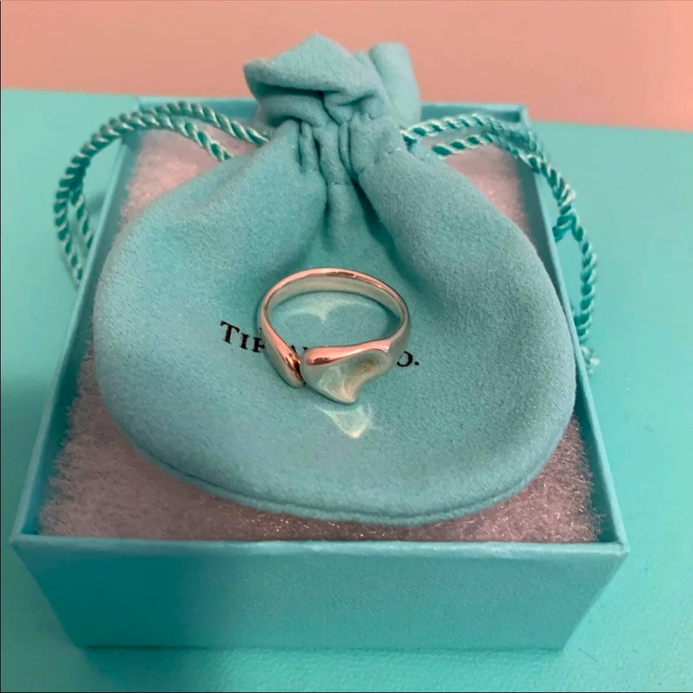 ✨SOLD✨ Tiffany & Co. Full Heart Ring Size 8